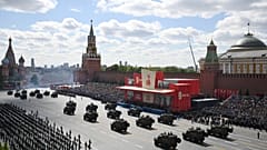 Große Militärshow vor einem Jahr:  Die traditionelle Parade zum Tag des Sieges in Moskau, 9. Mai 2025