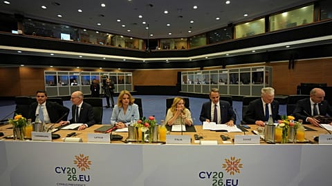 Ο Ιταλός πρωθυπουργός Τζόρτζια Μελόνι με άλλους ηγέτες της ΕΕ στην άτυπη σύνοδο κορυφής στη Λευκωσία, Κύπρος, την περασμένη Παρασκευή