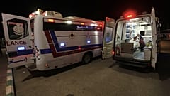 Des enfants palestiniens, certains malades et d'autres blessés, arrivent au poste-frontière jordanien pour y recevoir des soins médicaux, le lundi 27 avril 2026