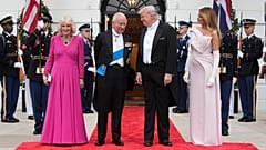 Başkan Donald Trump ve First Lady Melania Trump, Devlet Yemeği için gelen Kral Charles III ve Kraliçe Camilla'yı Beyaz Saray'ın Güney Portikosunda karşıladı.