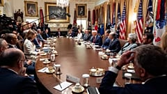 الرئيس الأميركي دونالد ترامب يتحدث خلال اجتماع لمجلس الوزراء في البيت الأبيض، الخميس 26 مارس/آذار 2026، في واشنطن