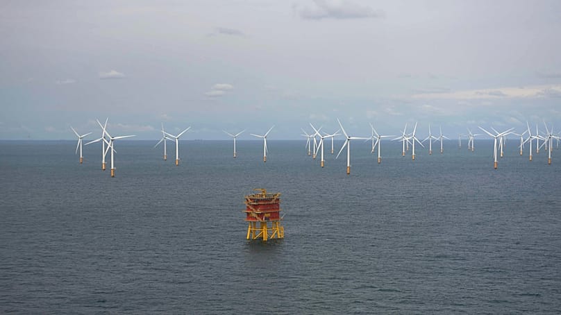 Das "Modular Offshore Grid" mit Windkraftanlagen im Hintergrund in der Nordsee vor der belgischen Küste, 9. September 2019