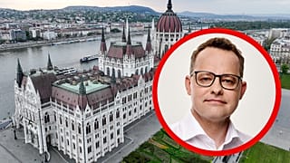 B. wiceminister sprawiedliwości Marcin Romanowski, Budynek węgierskiego parlamentu w Budapeszcie, Węgry, w czwartek, 16 kwietnia 2026 r.