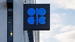 Vor dem Sitz der Organisation erdölexportierender Länder (OPEC) in Wien, Österreich, ist das Logo zu sehen.