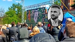Eine große Menschenmenge nahm an der Beerdigung des tragisch verstorbenen Abgeordneten und Aktivisten Lukasz Litewko in Sosnowiec teil, 29.04.2026.