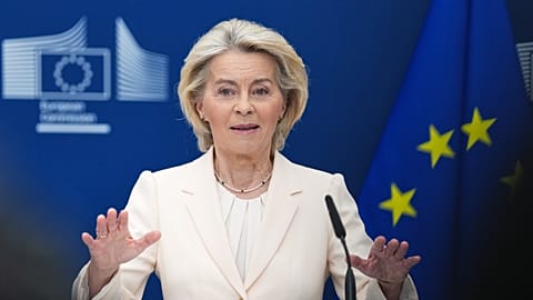 Η πρόεδρος της Ευρωπαϊκής Επιτροπής Ursula von der Leyen μιλάει κατά τη διάρκεια συνέντευξης Τύπου στην έδρα της ΕΕ στις Βρυξέλλες, Βέλγιο, Δευτέρα 2 Μαρτίου(AP Photo/Virginia Mayo)