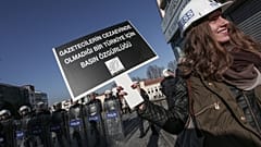 ARŞİV: İstanbul’da gazetecilerin sansür ve internet yasaklarına karşı protestosu / 16 Şubat 2014