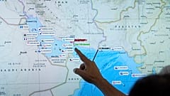 Ein Blick auf Bildschirme, die die Schifffahrt im Nahen Osten zeigen, in der UK Maritime Trade Organisation in Portsmouth, 27. April 2026