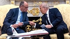 US-Präsident Donald Trump im Gespräch mit Bundeskanzler Friedrich Merz im Oval Office des Weißen Hauses, 3. März 2026