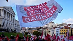protesto dos sindicatos contra um novo pacote de medidas laborais anunciado pelo governo de centro-direita, na terça-feira, 13 de janeiro de 2026.