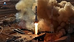 Ο πύραυλος Soyuz-2.1a με το φορτηγό πλοίο Progress MS-33 απογειώνεται από την εξέδρα εκτόξευσης στο κοσμοδρόμιο του Μπαϊκονούρ, 22 Μαρτίου 2026.