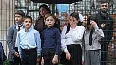 Schüler bei der Zeremonie zum Beginn des neuen Schuljahres. St. Petersburg, Russland, 1. September 2025. 