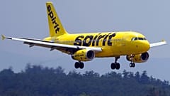 FILE - A Spirit Airlines 319-es Airbus repülőgépe leszálláshoz közeledik a manchesteri Boston regionális repülőtéren, 2023. június 2-án, Manchesterben, New Hampshire államban.