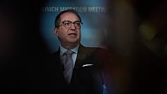 Dobrindt dopo il "Munich Migration Summit" a Monaco, 4 ottobre 2025