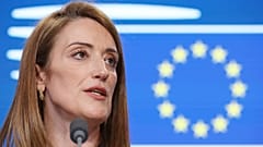 Il presidente del Parlamento europeo Roberta Metsola parla ai media 