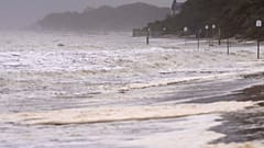Symbolbild: Während eines heftigen Sturms an der Ostsee in der Nähe von Kühlungsborn, 20. Oktober 2023