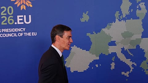 Pedro Sánchez spanyol miniszterelnök érkezik az EU-csúcstalálkozóra a ciprusi Nicosiába, 2026. április 24-én. 