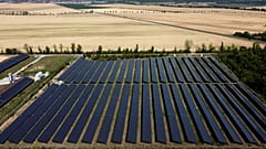 Un parco solare è raffigurato nei pressi di Halberstadt, in Germania, mercoledì 20 luglio 2022.