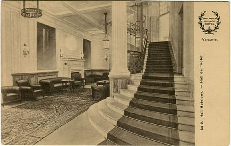 Hall hotelowy przed Salą Balową Ludwikowska. Obecnie nazywany klatką historyczną. 