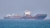Archivbild: Containerschiffe liegen am Samstag, dem zweiten Mai 2026, vor Bandar Abbas im Iran in der Straße von Hormus vor Anker.