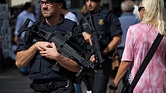 Archiv: Beamte der Mossos d'Esquadra auf Patrouille in Barcelona, Spanien. 