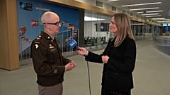 Coronel estadounidense Martin L. O'Donnell, portavoz del Cuartel General Supremo de la OTAN para las Potencias Aliadas en Europa &amp; Shona Murray, Euronews