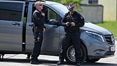 Εικόνα αρχείου- Αστυνομικοί ελέγχουν ένα drone   στο Erding της Γερμανίας, Δευτέ