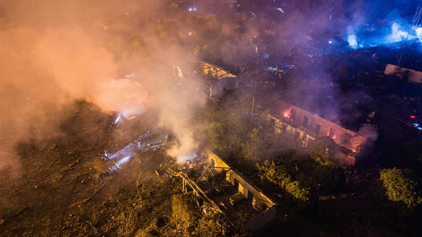 Explos&atilde;o em f&aacute;brica de fogo de artif&iacute;cio faz mais de 20 mortos na China |  Euronews