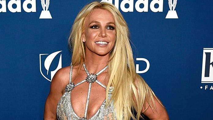Britney Spears avoids jail time by pleading guilty to reckless driving