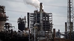 La raffineria di petrolio Shell Norco e la raffineria di petrolio Valero St. Charles, Norco, Louisiana, Usa, 2 aprile 2026