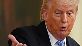 ABD Başkanı Donald Trump, 4 Mayıs 2026 Pazartesi günü Washington’daki Beyaz Saray’ın East Room salonunda küçük işletme sahipleriyle düzenlenen etkinlikte konuştu.