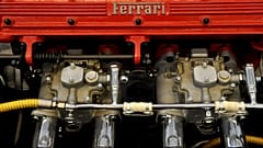 Λογότυπο της Ferrari σε κινητήρα