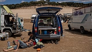 Partecipanti a un rave in Spagna, nel 2022
