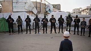  تجمع مسلحون فلسطينيون من حماس والجهاد الإسلامي بجوار صلاة عيد الفطر في مدينة غزة، الجمعة 20 مارس/آذار 2026. 