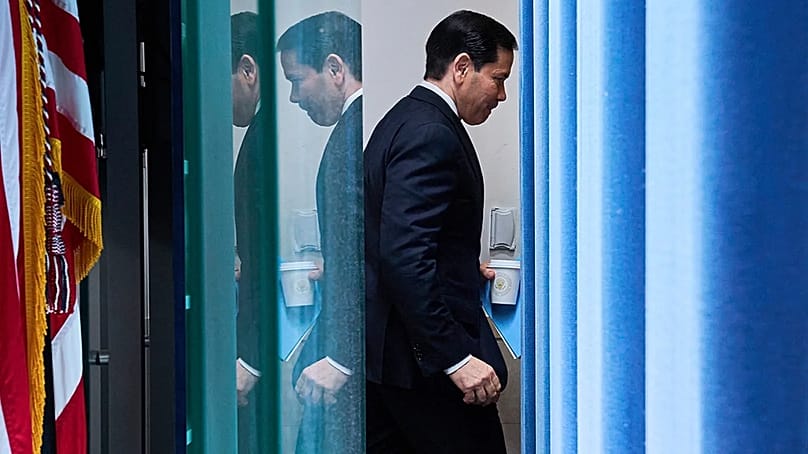 US-Außenminister Marco Rubio verlässt den Raum, nachdem er zu den Medien im James Brady Press Briefing Room des Weißen Hauses gesprochen hat, Dienstag, 5. Mai 2026, in Washington