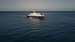 صورة جوية لسفينة الرحلات البحرية الهولندية MV Hondius وهي راسية في المحيط الأطلسي قبالة سواحل الرأس الأخضر، يوم الثلاثاء 5 مايو/أيار 2026
