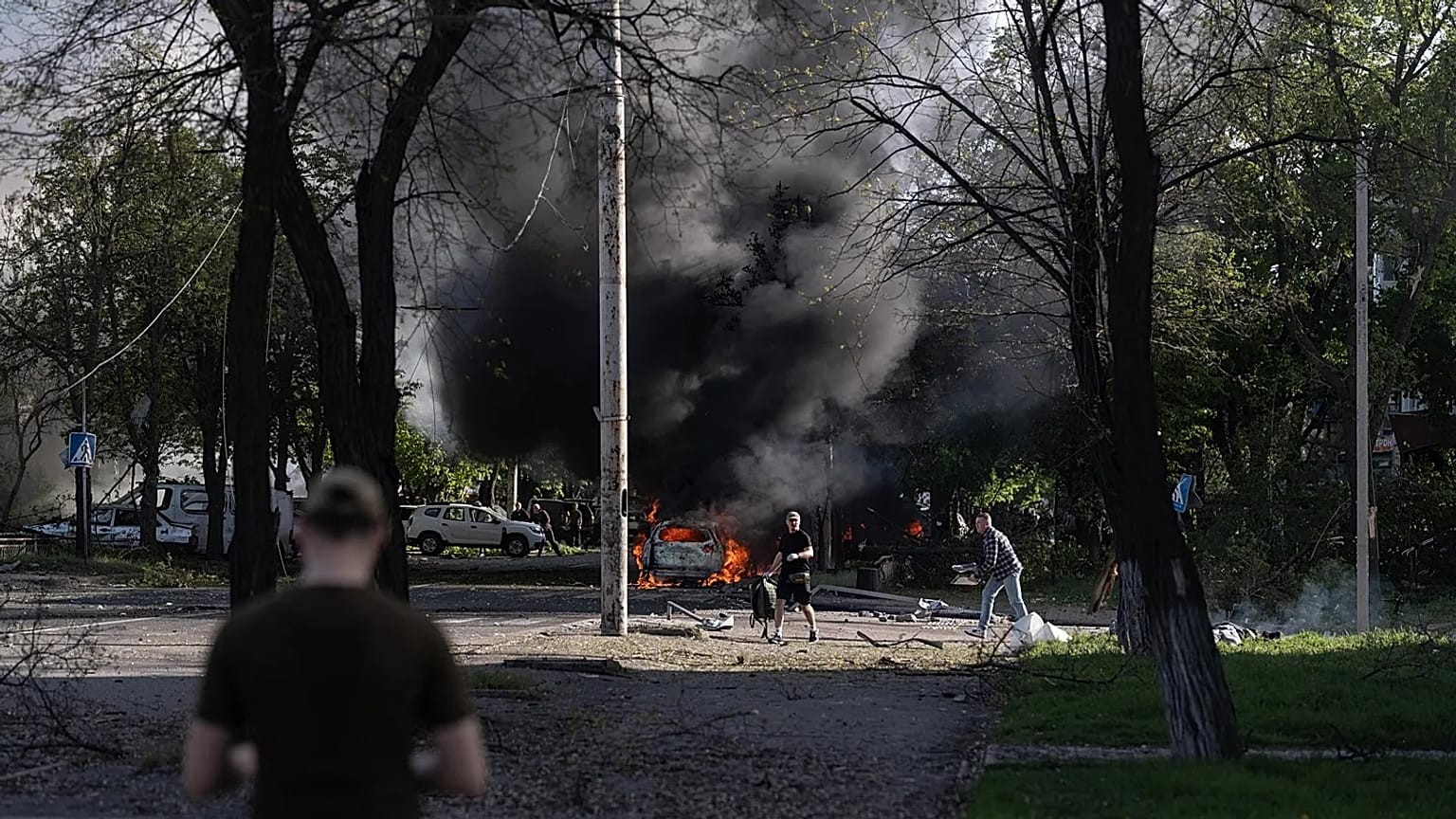 The site of an aerial guided bomb strike after Russia's air attack in Kramatorsk, 5 May, 2026