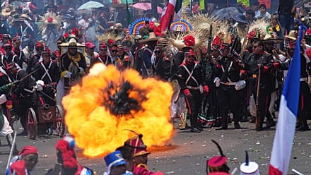 Mexico marks 164 years since Battle of Puebla with historic reenactment