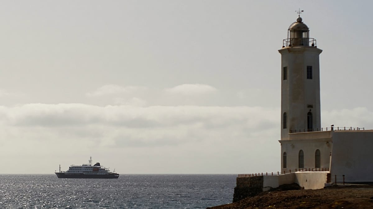 "We don't know what we're dealing with": Canary Islands reject hantavirus cruise ship