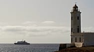 Vista del crucero MV Hondius anclado en un puerto de Praia, Cabo Verde, el lunes 4 de mayo de 2026.