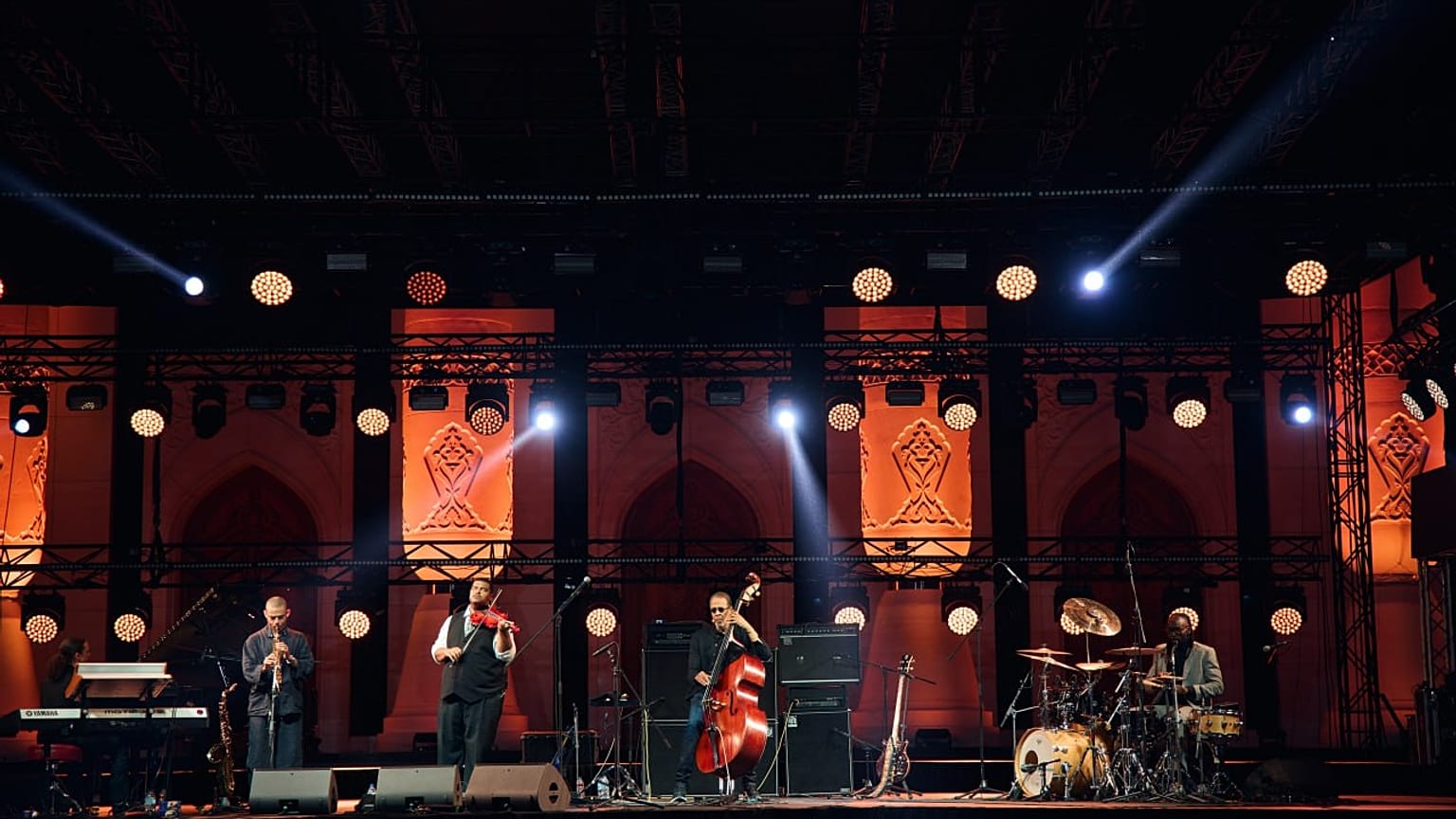 Baixista norte-americano Stanley Clarke e a sua banda