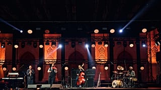 Amerikalı bas gitarist Stanley Clarke ve grubu