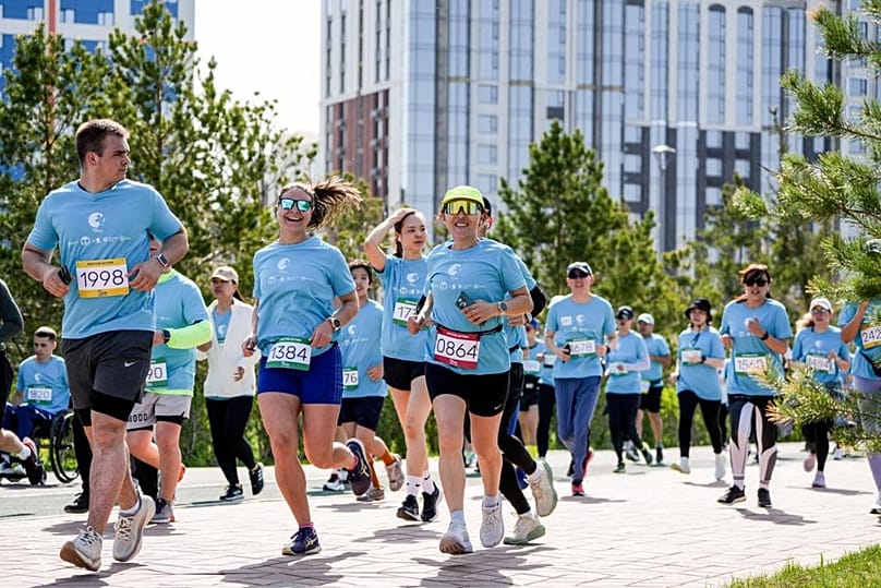 Binlerce kişi, kapsayıcılığı desteklemek için Astana'daki Run for Autism koşusuna katılıyor.