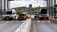 Autók egy finn-orosz határátkelőnél