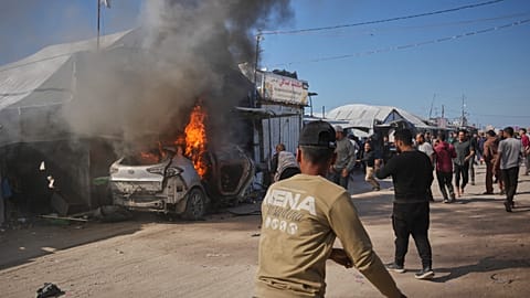 مقتل 6 فلسطينيين بغارات إسرائيلية على قطاع غزة وإصابة نجل خليل الحية بجروح بليغة
