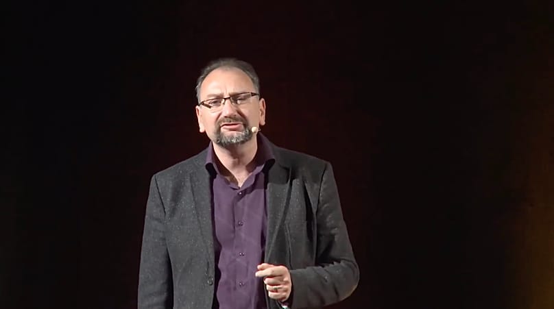 Florent Montaclair, lors d'une conférence TEDxBelfort en 2017