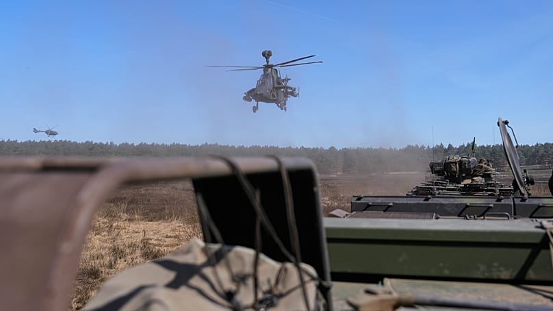 Hubschrauber und Panzer auf dem Stützpunkt in Munster, 30. April 2026
