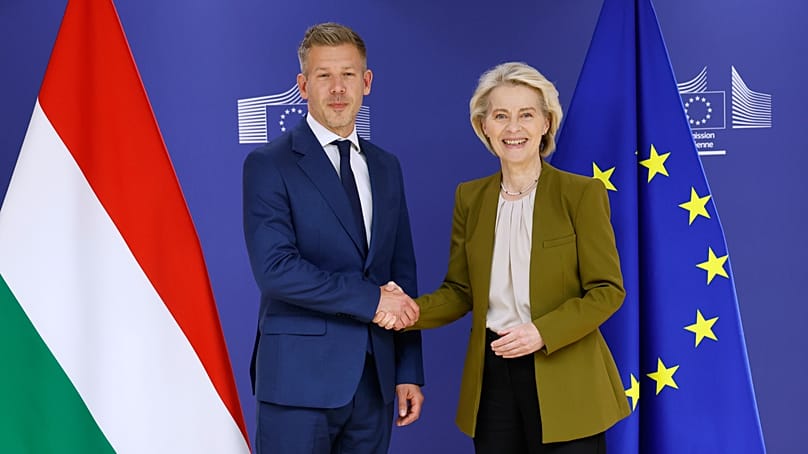 European Commission President Ursula von der Leyen, right, greets Hungary's incoming Prime Minister Peter Magyar prior to a meeting at EU heaquarters in Brussels, 29/04/2026