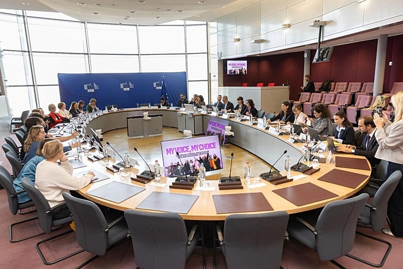 Nika Kovač hat ihre Europäische Bürgerinitiative "My Voice, My Choice" der EU-Beauftragten für Gleichstellung, Hadja Lahbib, vorgestellt.