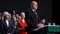Rumen Radev volt bolgár elnök beszédet mond a miniszterelnöki kampánya zárórendezvényén Szófiában 2026. április 16-án, csütörtökön.